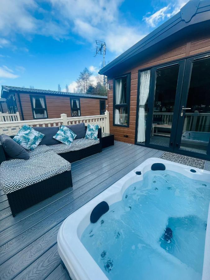 Buttermere Lodge With Hot Tub Barmby on the Moor Bagian luar foto