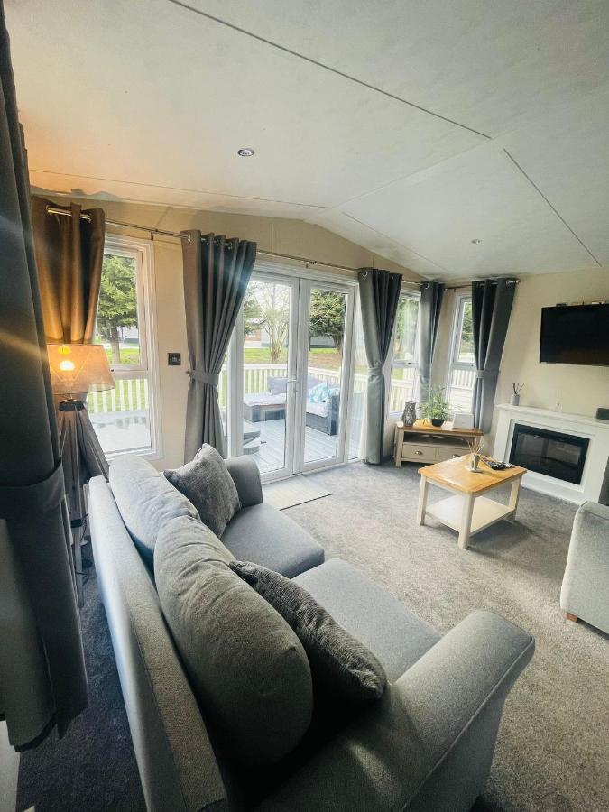 Buttermere Lodge With Hot Tub Barmby on the Moor Bagian luar foto