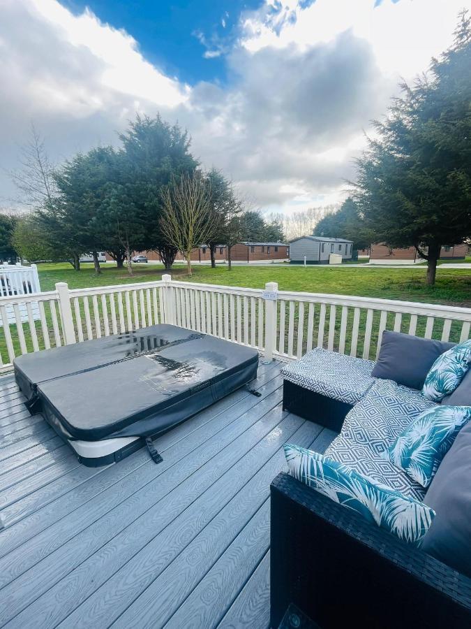 Buttermere Lodge With Hot Tub Barmby on the Moor Bagian luar foto