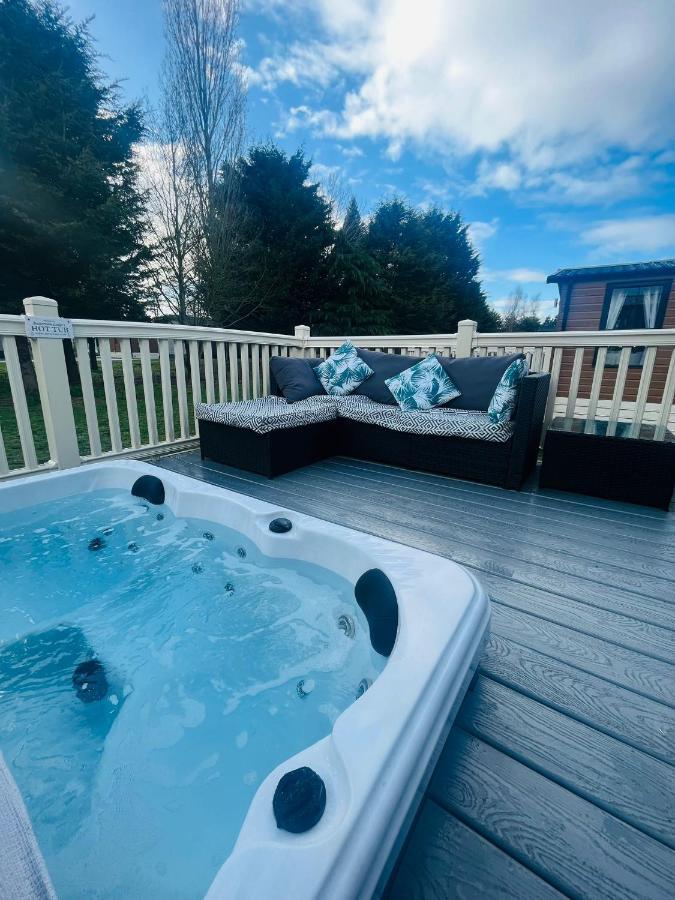 Buttermere Lodge With Hot Tub Barmby on the Moor Bagian luar foto